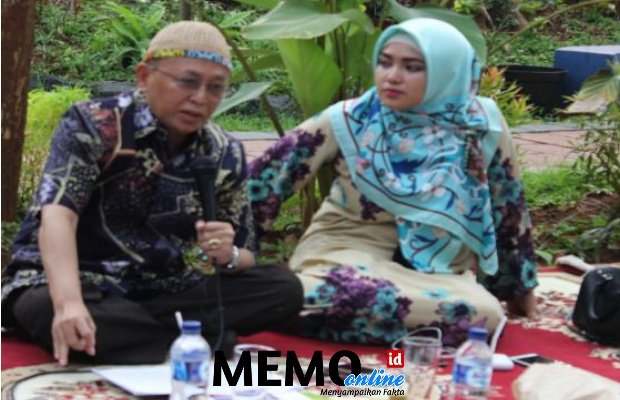 Foto: Bupati Sumenep A Busyro Karim Bersama istri Nur Fitriana Busyro,  saatmenghadiri sebuah acara di salah satu lokasi wisata di Sumenep