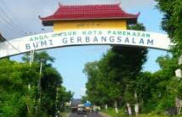 Foto: Monomen gerbang salam pamekasan