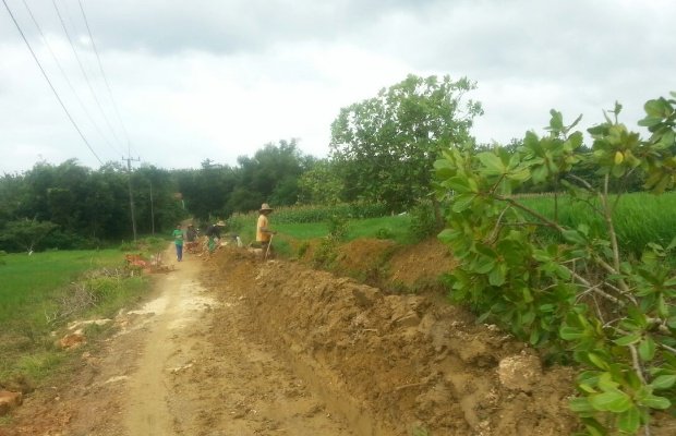 Foto: Pekerjaan Drainase di Desa Gunung Kembar