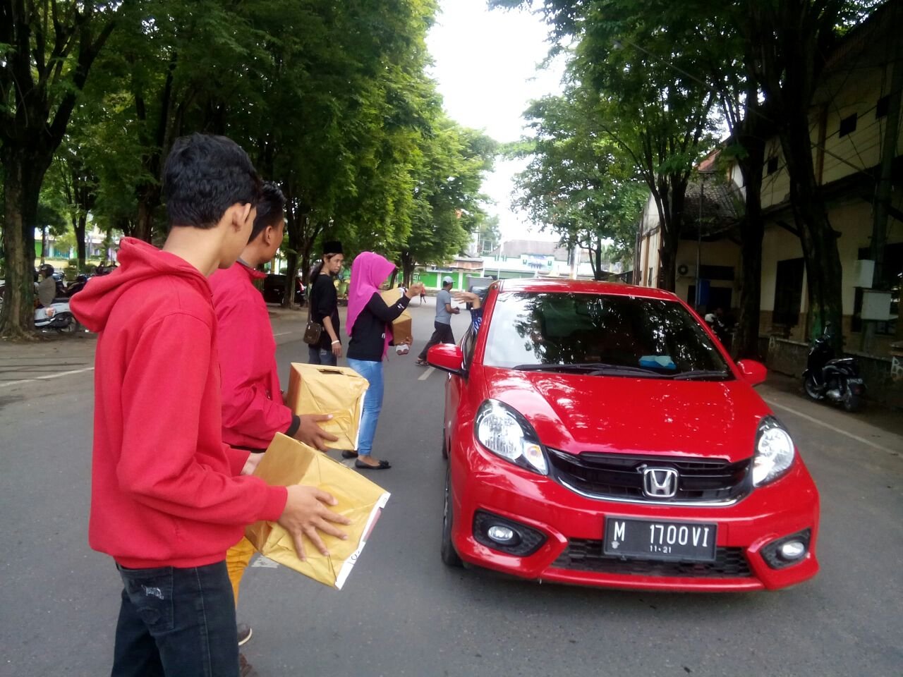 Foto: Berbagai Komonitas di Sumenep Turun Jalan Galang Dana
