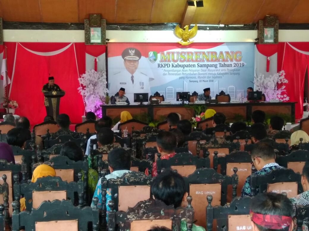Foto: PJ Bupati Sampang Jonathan Judianto memberikan memapar acara Musrenbangkab