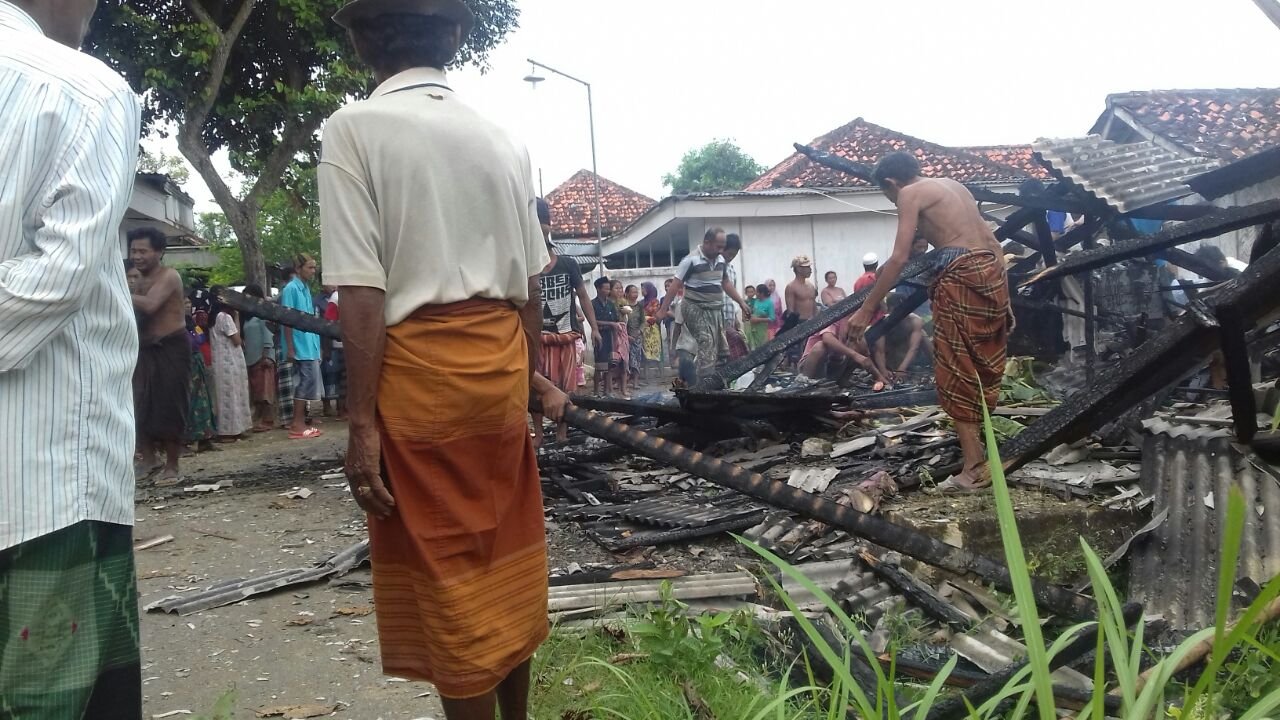 Foto: Puing-puing toko sembako di sumenep  pasca kebakaran
