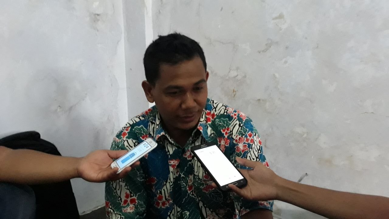 Foto: Nur Fadli, salah seorang GTT yang terangkut gerbong mutasi bupati