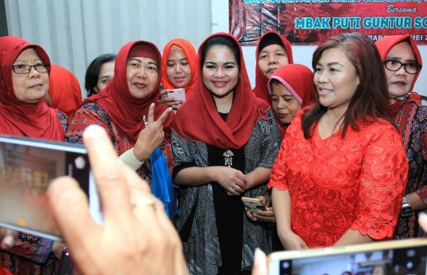 Foto: Puti Guntur saat bersilaturrahim ke penggerak koperasi