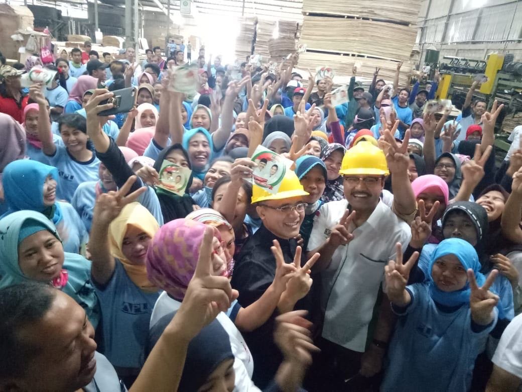 Foto: Gus Ipul bersama Anas saat menemui kelompok perempuan di banyuwangi