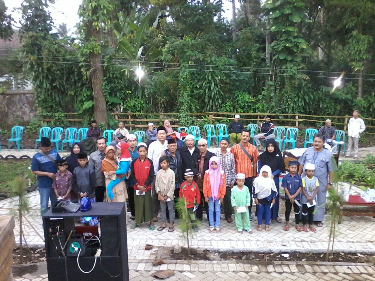 Foto: Pembagian santunan oleh Sugeng Wahono, Asper Kalibaru,
