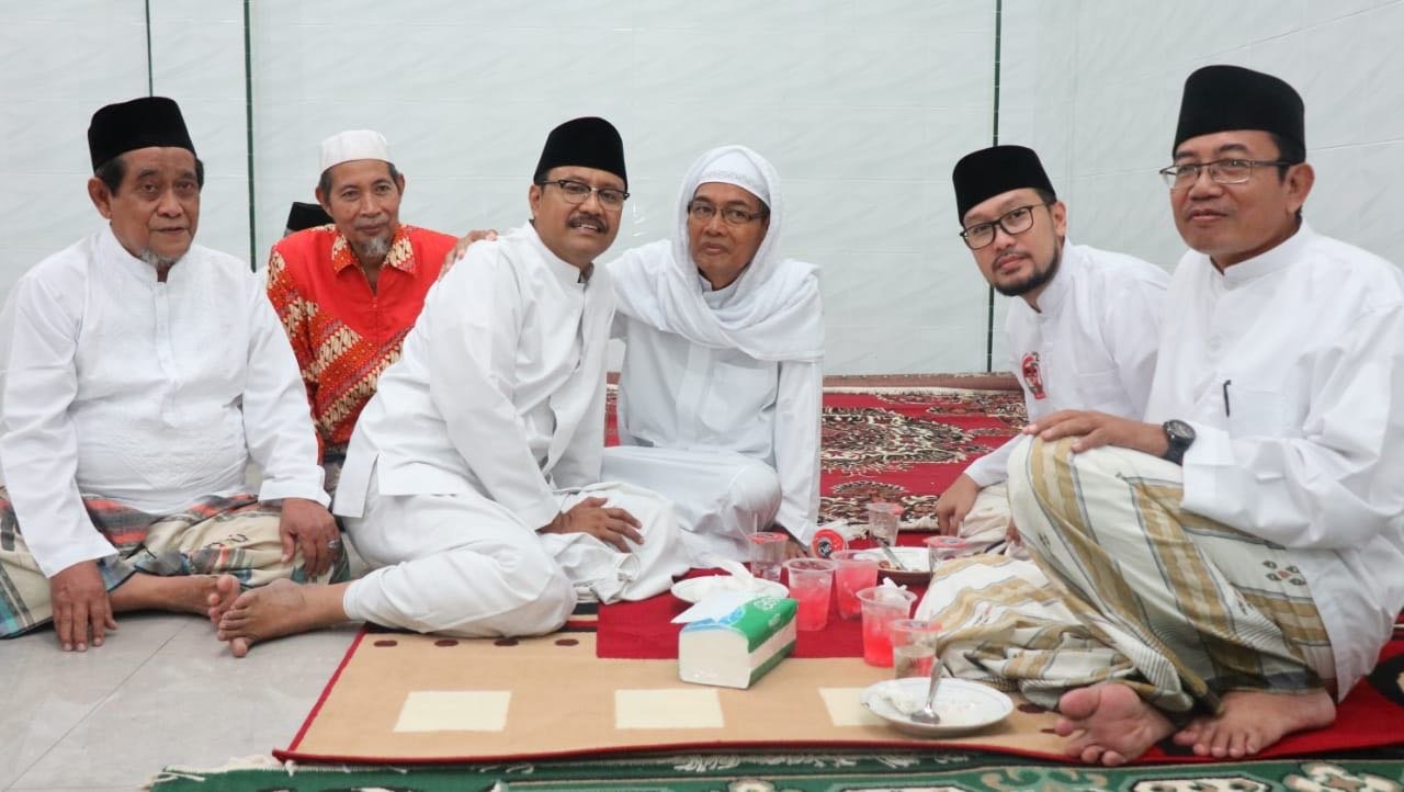 Foto: Gus Ipul bersama alumni langitan di lamongan
