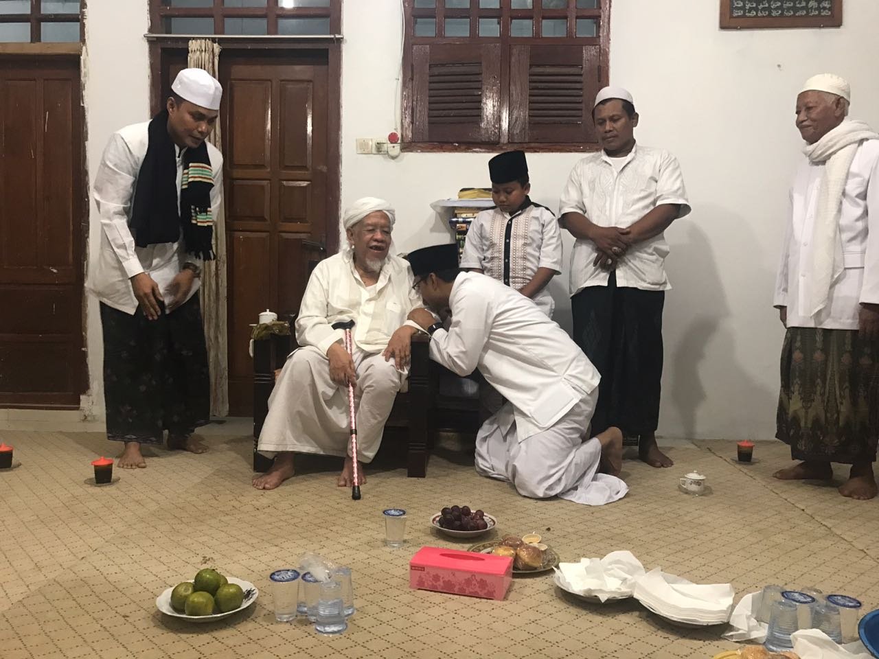 Foto: Gus Ipul saat sowan ke RKH Muhammad Syamsul Arifin Pamekasan