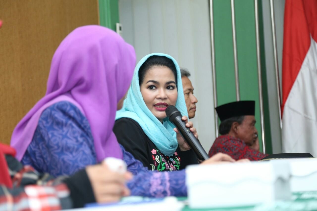 Foto: Puti Guntur saat kampanye di Ponorogo