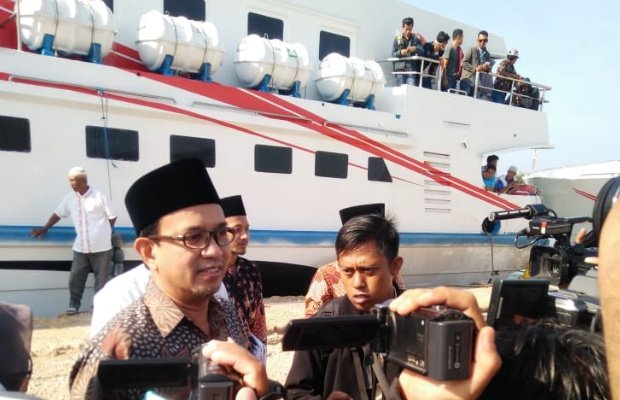 Foto: KH.MUH.UNAIS ALI HISYAM ANGGOTA KOMISI V FPKB DPR RI saat menghadiri Pelepasan kapal mudik gratis dari pelabuhan Kalianget menuju Kangean