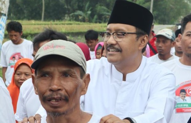 Foto: Gus Ipul Bersama Petani lumajang