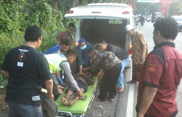 Foto: Mayat Mr X saat dievakuasi dari TKP