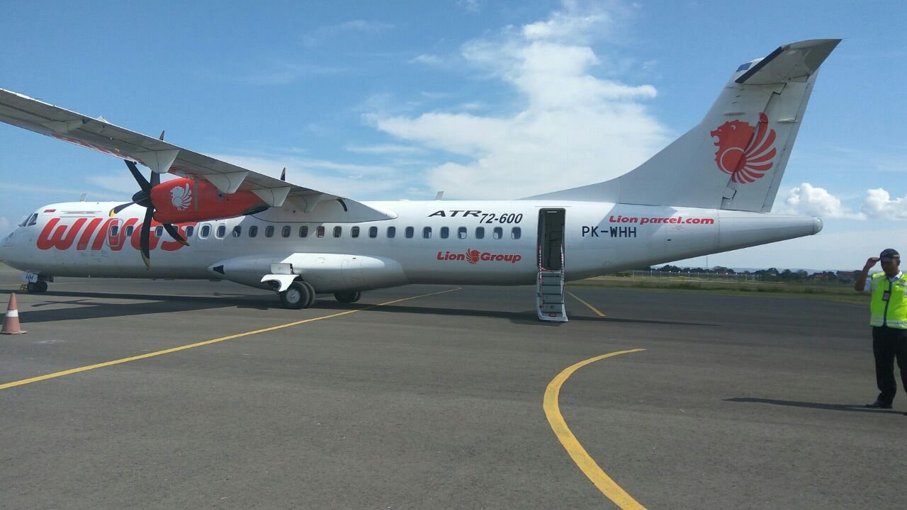 Foto: Pesawat Wings air yang melayani rute penumpang sumenep-surabaya dan sebaliknya