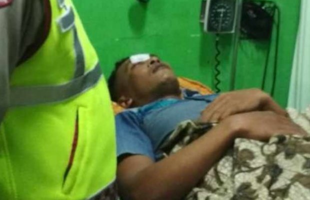 Foto: Korban pemukulan seorang Kades saat menjalani perawatan di Puskesmas Batuputih
