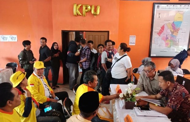 Foto: DPD Partai Berkarya saat mendaftarkan Bacalegnya ke KPU Banyuwangi