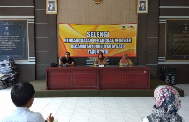 Foto:susasana penjaringan perangkat Desa Beji di Kecamatan Junrejo