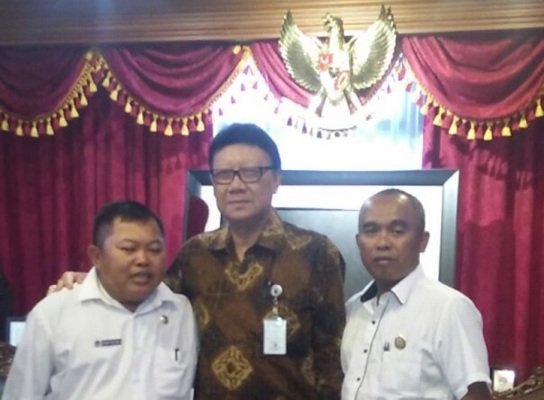 Foto: Ketua PPDI Jember Suherman saat di ruang Kemendagri Cahyo Kumolo