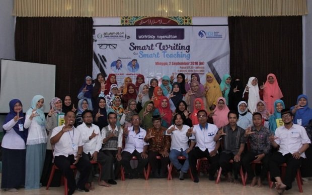 Foto: 50 guru di Bondowoso saat mengikuti workshop kepenulisan.