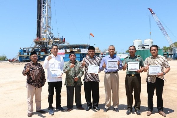 foto: prosesi upacara eksplorasi sumur enc-2 saronggi