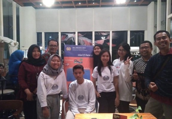 Foto: Personel Akustik SMA Labschool Unesa Lidah Wetan