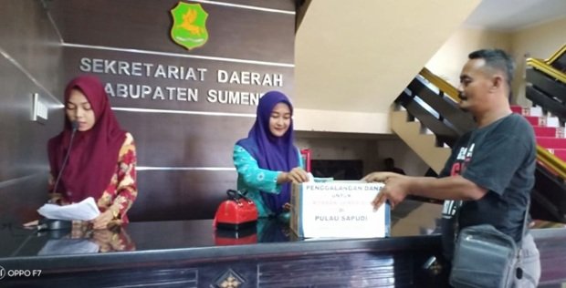 Foto: jurnalis saat melakukan penggalangan dana korban gempa sepudi