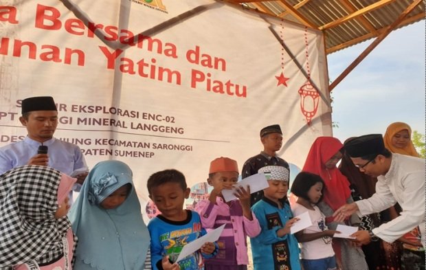 Foto: Pemberian santunan pada anak yatim