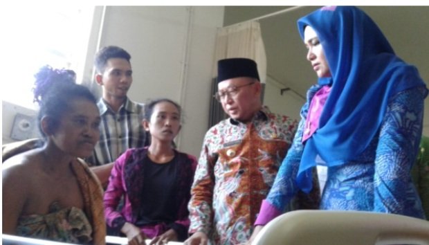 Foto: Korban Gempa Sepudi saat Disambangi Bupati Sumenep di RSUD dr. Moh. Anwar Sumenep