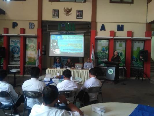 Foto: Kepala Kejaksaan Negeri Kota Batu, Nur Chusniah saat memberi pemaparan pada giat sosialisasi TP4D di Hall PDAM Kota Batu