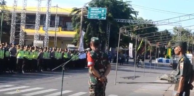 Dandim 0827/Sumenep saat memimpin apel pasukan pengamanan kunjungan presidem Jokowi ke Sumenep