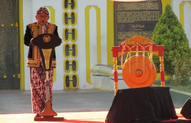 Foto: Bupati Sumenep, A Busyro Karim saat memberi sambutan diacara FKMA
