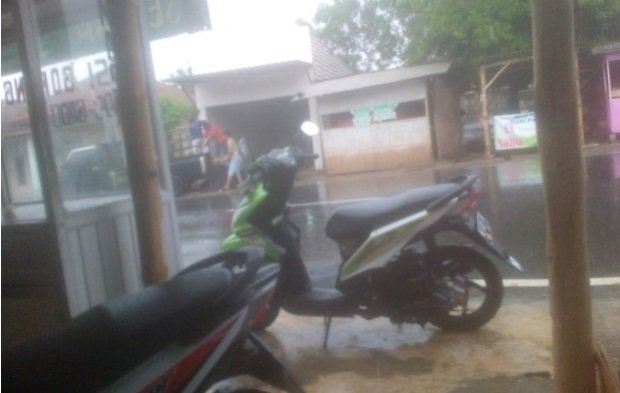 Foto: hujan deras di pamekasan