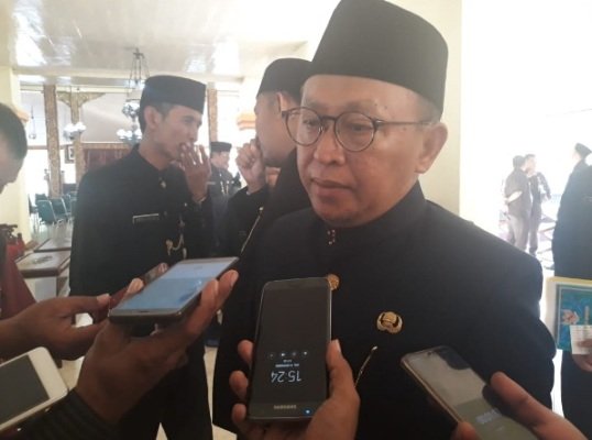 Foto: Bupati Sumenep A. Busyro Karim saat sambutan rotasi dan mutasi asn