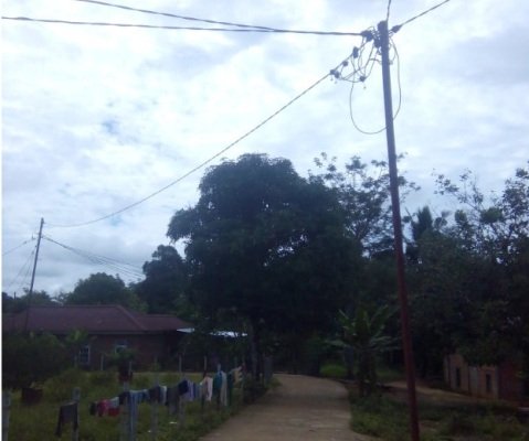 Foto: Tiang listrik di Pali