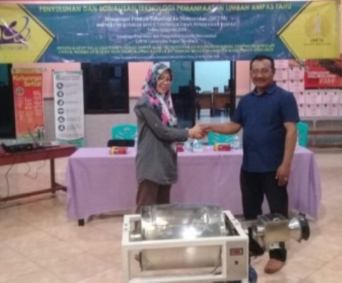 Foto: Serah terima bantuan mesin pengering ampas tahu