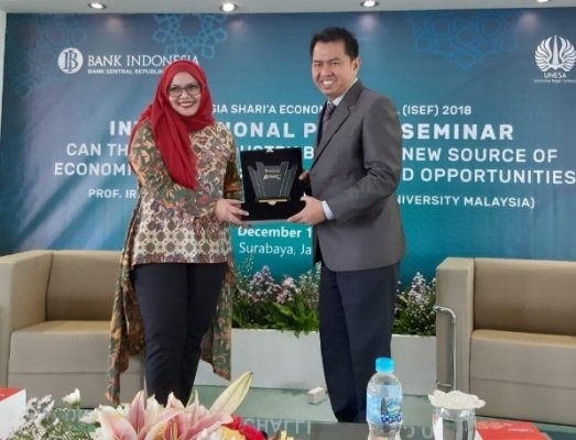 Foto: kegiatan International Public Seminar UNESA