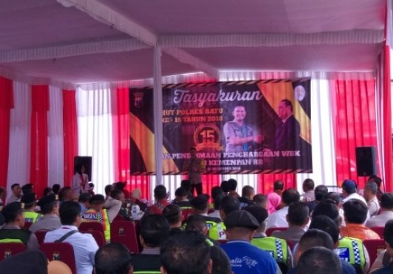 Foto: Kapolres Batu, AKBP Budi Hermanto, SIK, M.Si mengucapkan terimakasih kepada seluruh jajaran dan anggota Polres Batu atas penghargaan WBK dari KemenPAN-RB