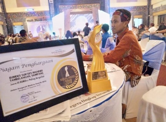 Foto: Piagam penghargaan yang diraih BUMDES Baturasang