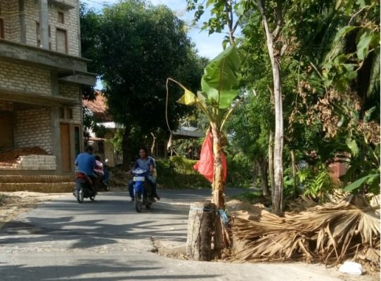 Foto: Jalan poros kecamatan di Sumenep yang nyaris putus