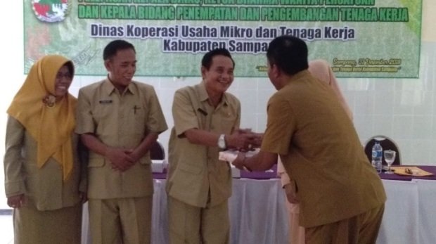 Foto: Pelepasan Kadiskumnaker  dan Kabid BPPTK Sampang