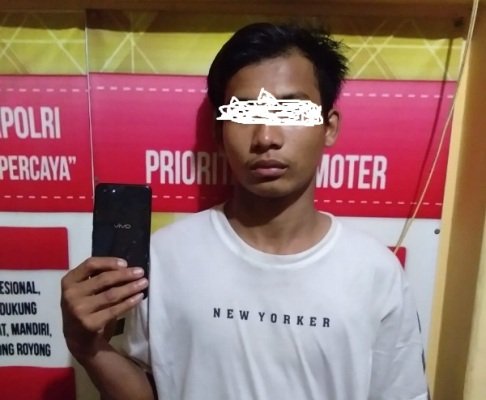 Foto: Pemuda asal Sapeken yang ditangkap polisi gara-gara nyolong hp di masjid