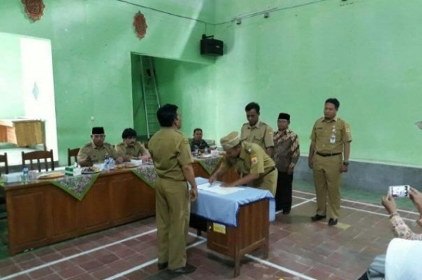 Foto: Serah Terima Jabatan Kepala Desa Petanjungan 