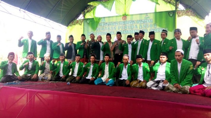 Foto: Pelanting pengurus ranting GP Ansor Desa Rahayu Sampang