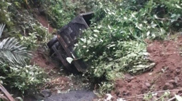 Foto: Truk pasir naas asal pemalang yang terjun bebas di purbalingga ke jurang