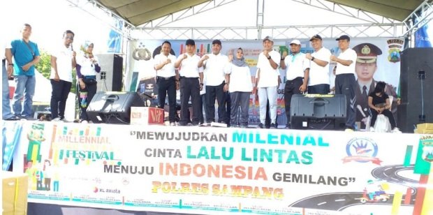 Foto: Kapolres Sampang saat diacara Millennial Road Safety di Lapangan Wijaya Kusuma