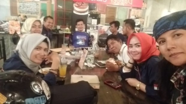 Foto: Batik bersama seluruh jajaran DPD se jabar