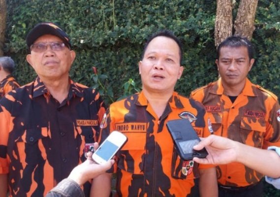 Foto:  Endro Wahyu Wijoyono, S.Kom. saat diwawancarai beberapa awak media