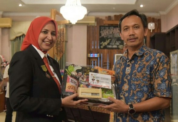 Foto: Bupati Jember dr.  Hj. Faida, MMR.bersama Direktur PTPN XII Muhammad Cholidi