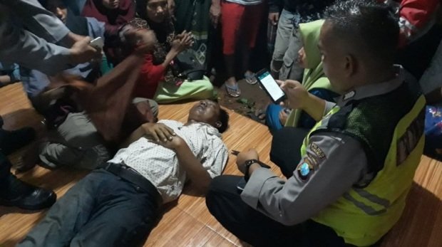 Foto: korban meninggal saat akan dievakuasi