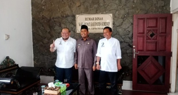 Foto: La Nyalla mattaliti bersama Wakil Bupati Sumenep A Fauzi di Rumah Dinasnya