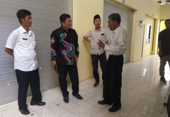 Foto: Komisi II DPRD Sumenep saat sidak pasar anom baru